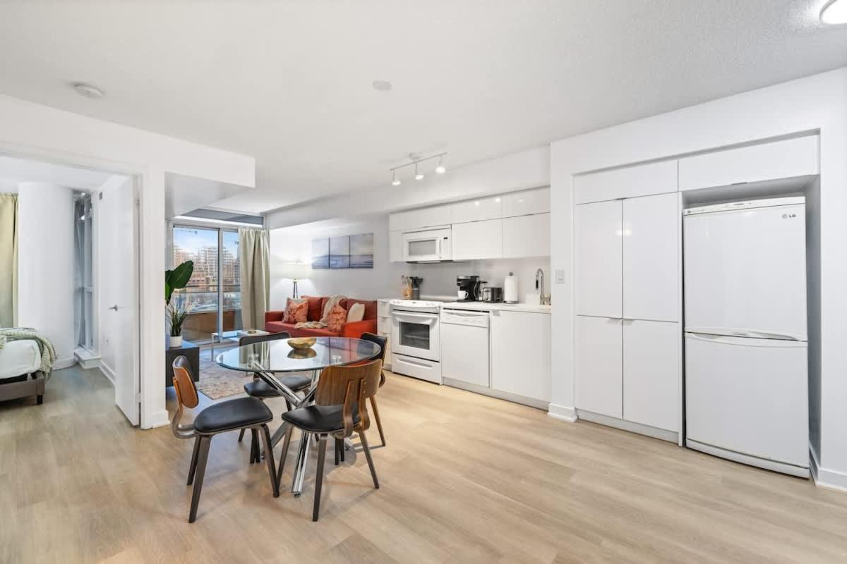 Zdjęcie 5: Modern & Stylish Comfort in the Heart of Toronto