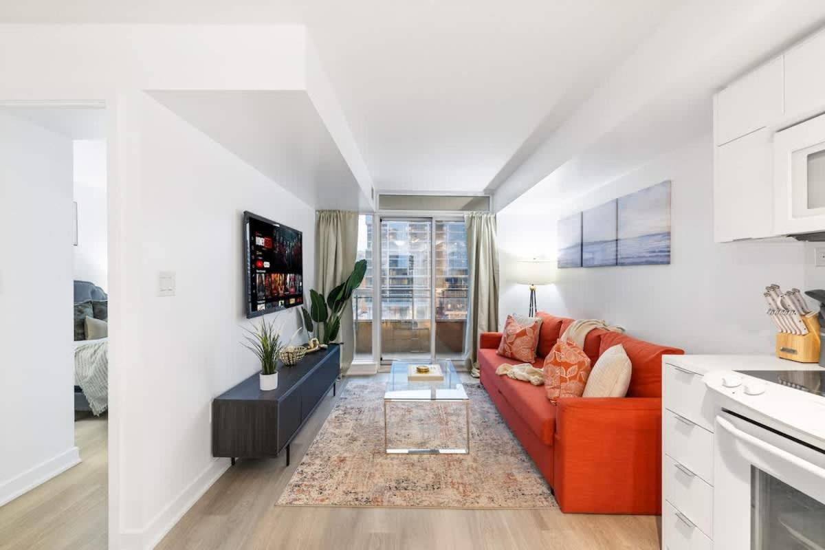 Zdjęcie 7: Modern & Stylish Comfort in the Heart of Toronto