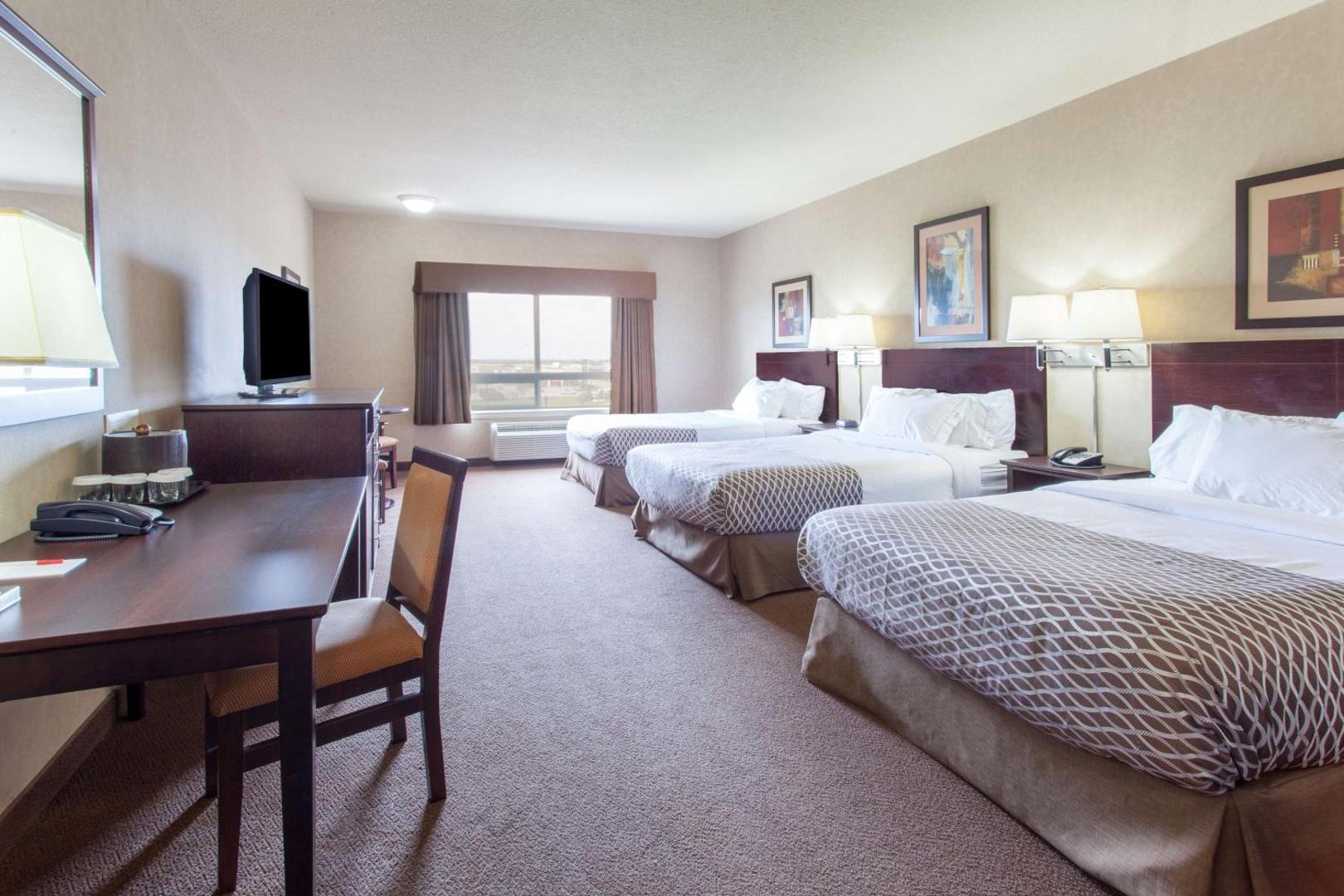 Foto 6: Ramada by Wyndham Camrose