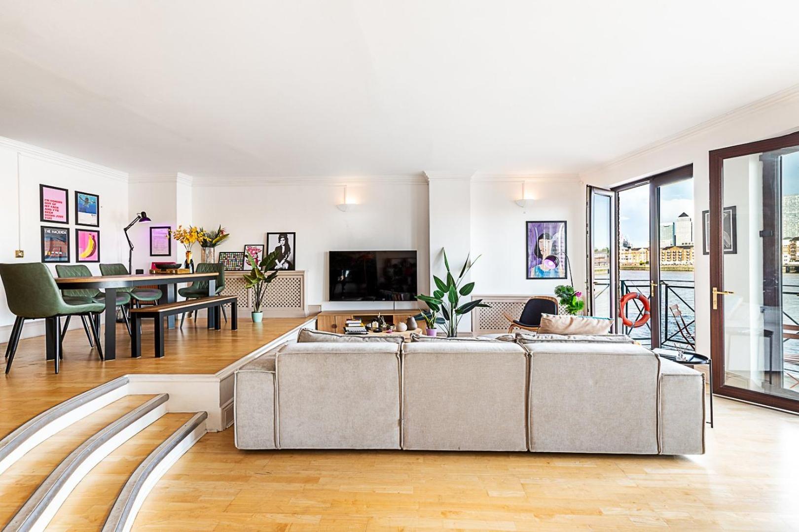 Billede 10: Floating on the Thames A Designer's Dream
