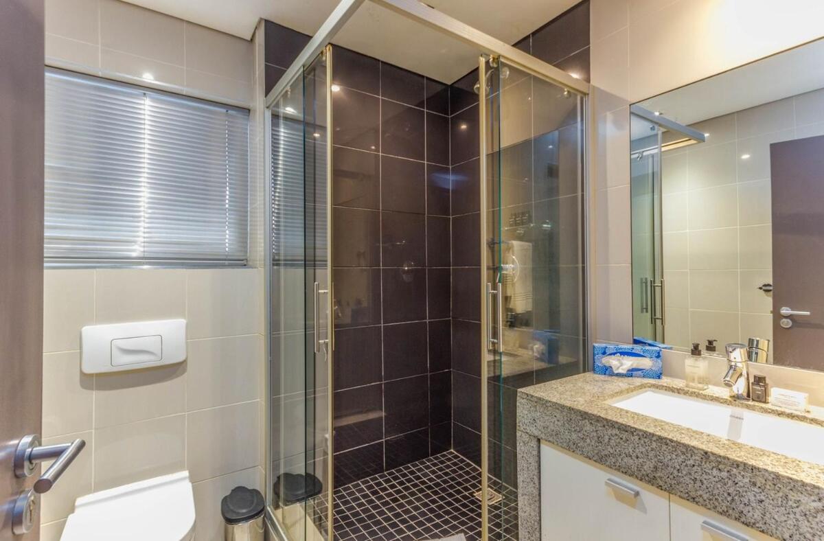 Zdjęcie 2: Spacious & Fun Studio Apartment