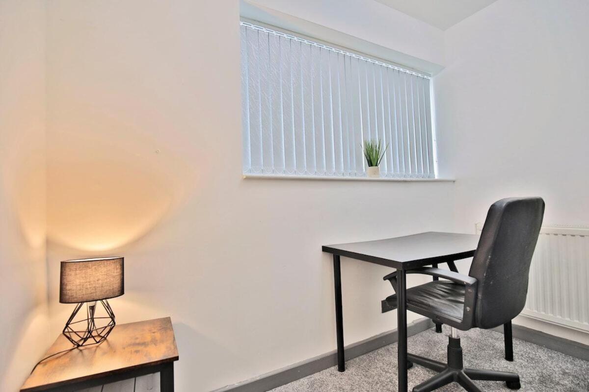 Fotografie 4: Freckleton House in Town Centre, near Blackpool, Sleeps 6, Free Parking - By NMB Property