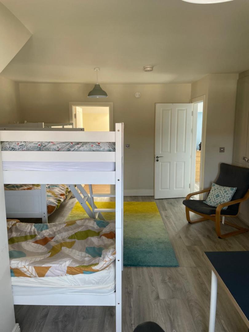 Billede 2: Spacious, modern room for families in a shared family home