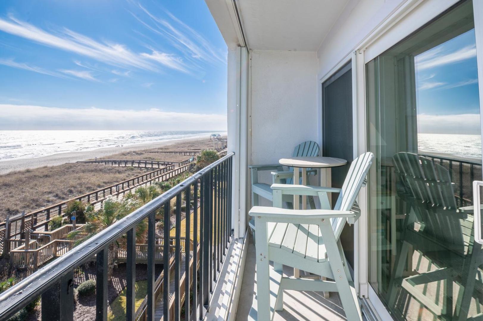 Fotografie 3: Oceanfront with Pool - New Flooring - New Furniture