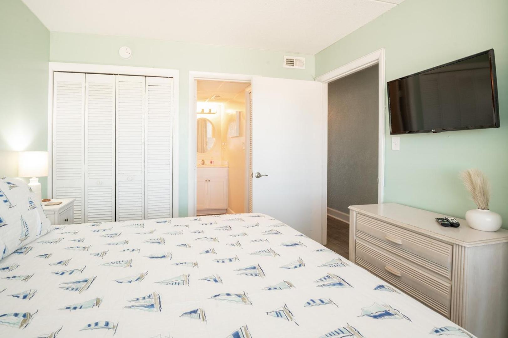 Fotografie 7: Oceanfront with Pool - New Flooring - New Furniture