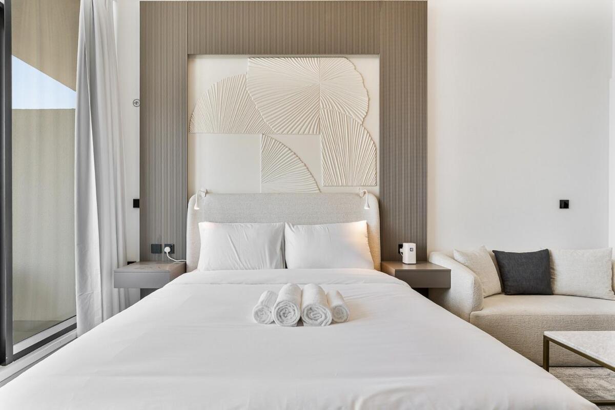Foto 2: Elegant Studio with Pool & Gym, Near Metro Station