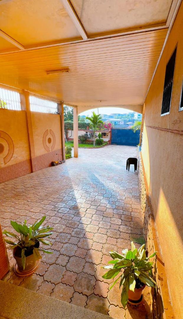 Foto 7: Spacious, modern Yaoundé villa