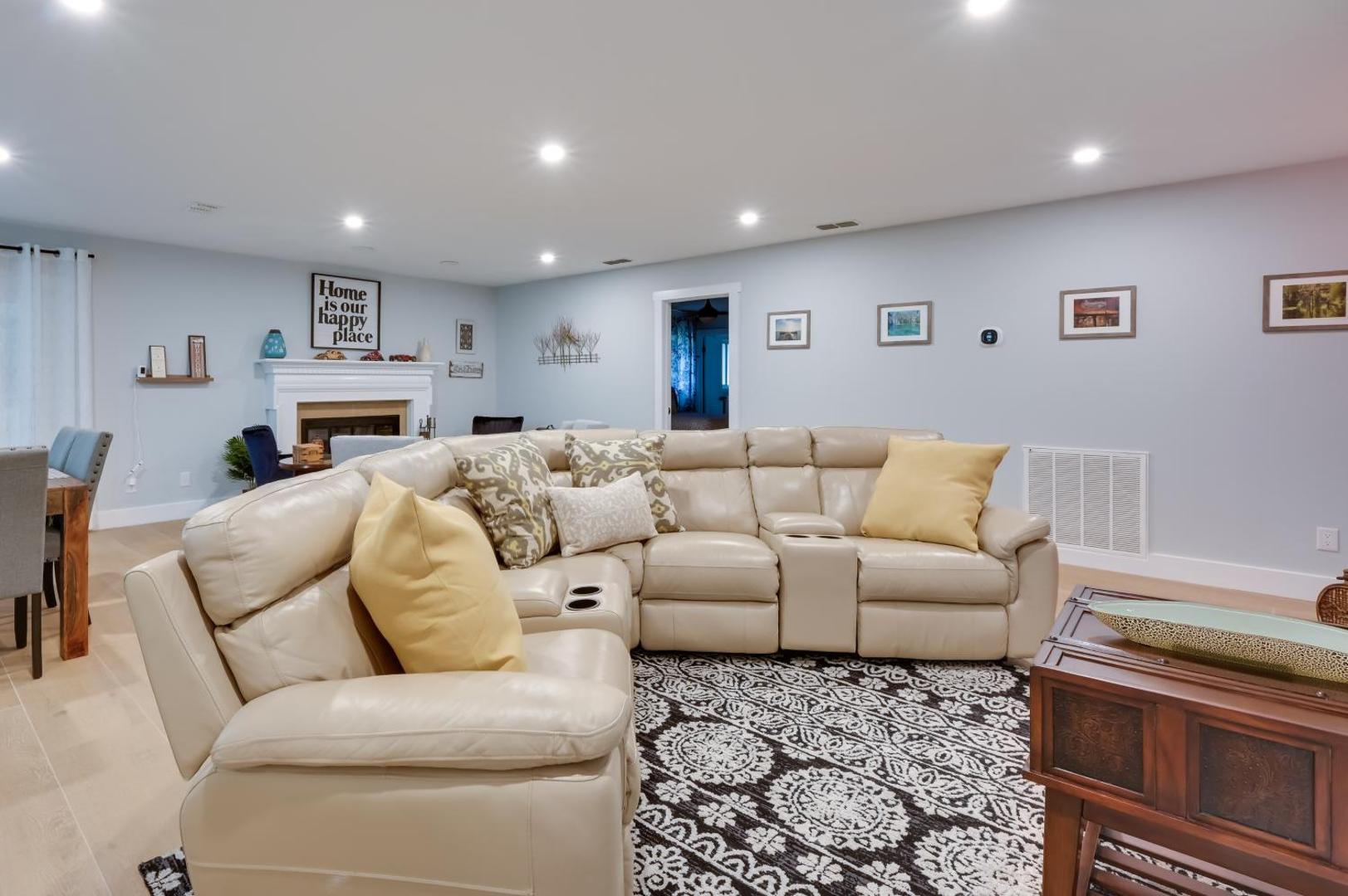 Fotografie 5: Pool Table, 4 Mi to Lake Inverness Getaway!