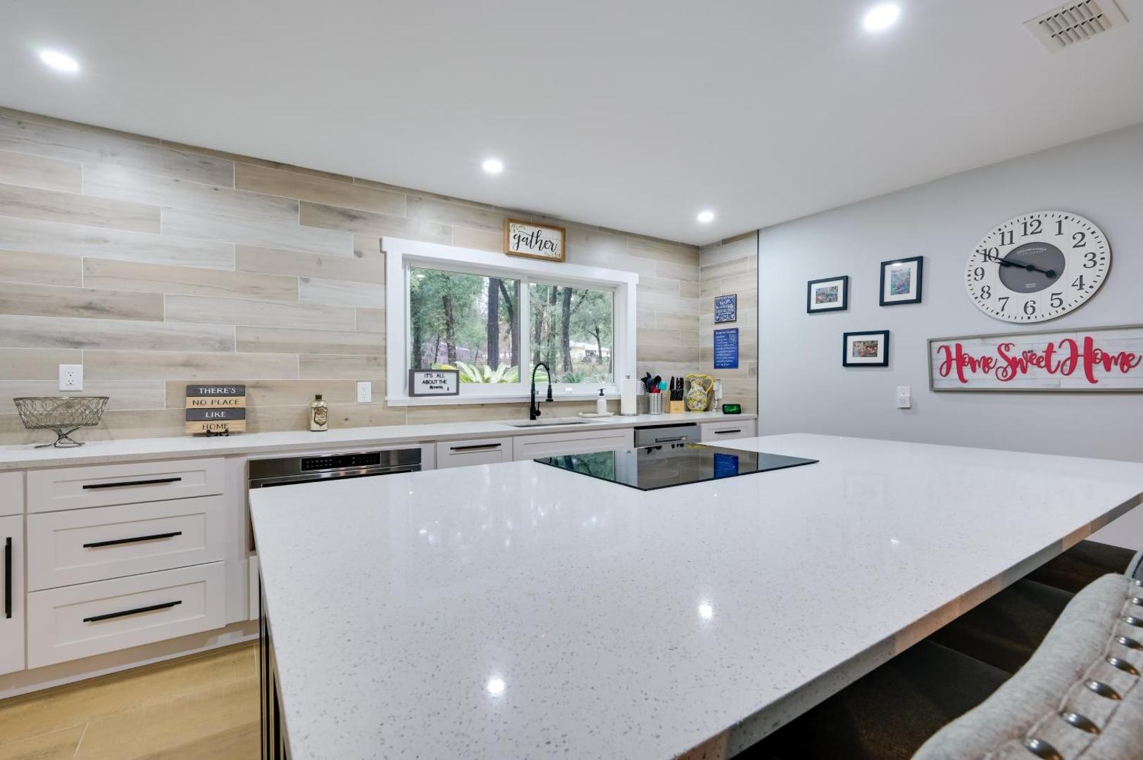 Fotografie 8: Pool Table, 4 Mi to Lake Inverness Getaway!