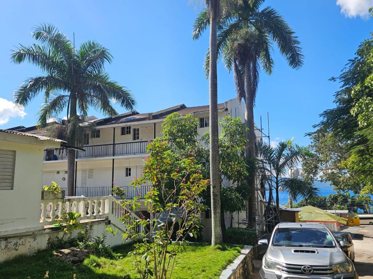 Fotografie 5: Ocean view Studios at Montego Gardens with Wifi