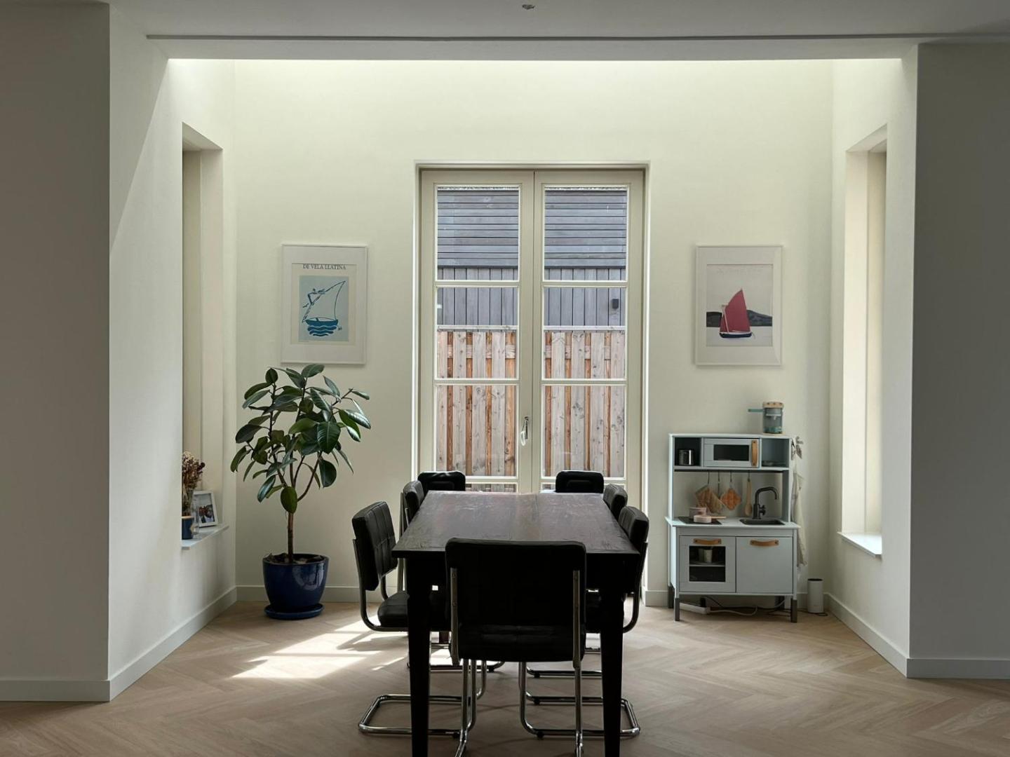 Kuva 10: House with garden in Amsterdam