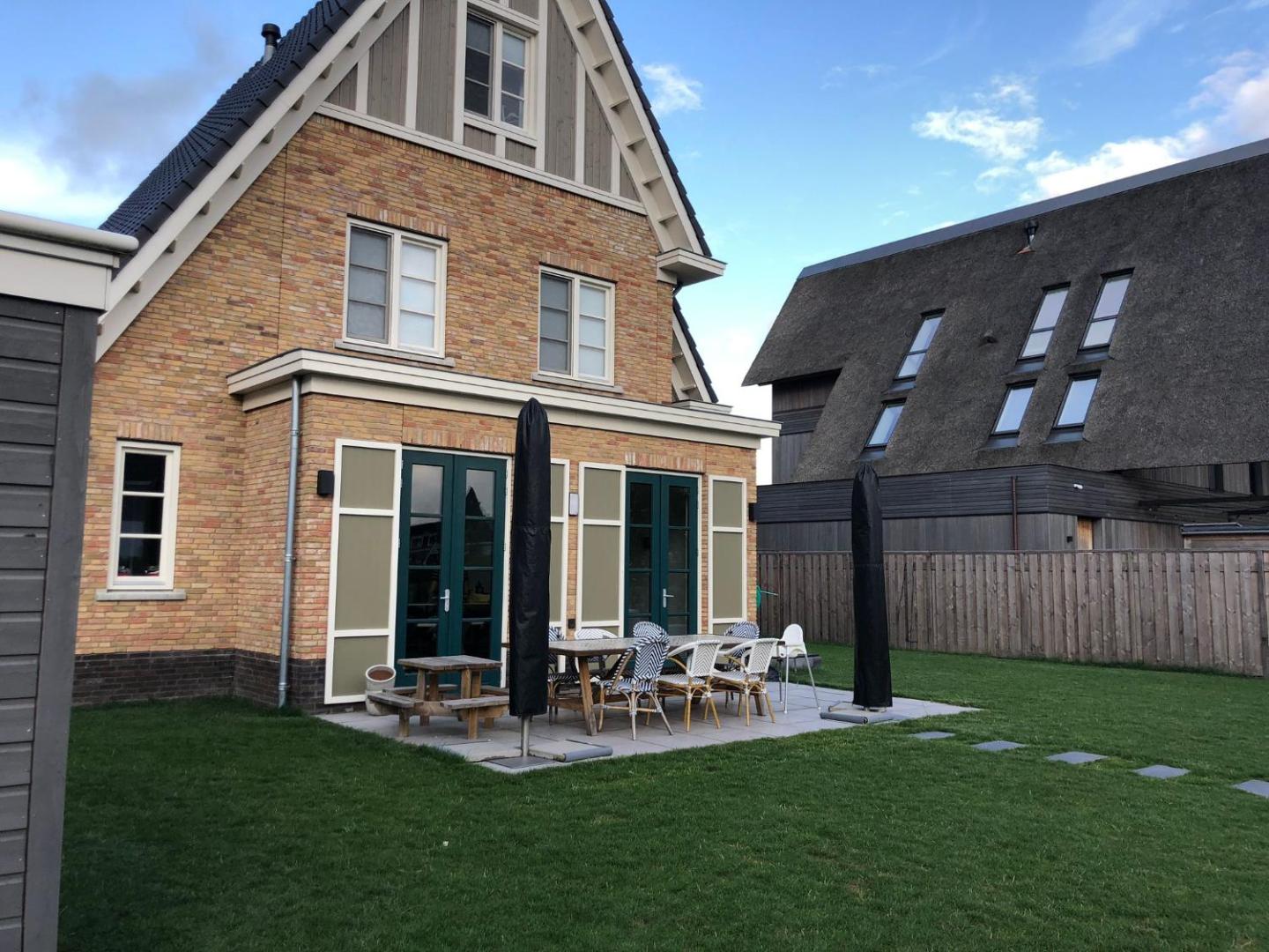Kuva 4: House with garden in Amsterdam