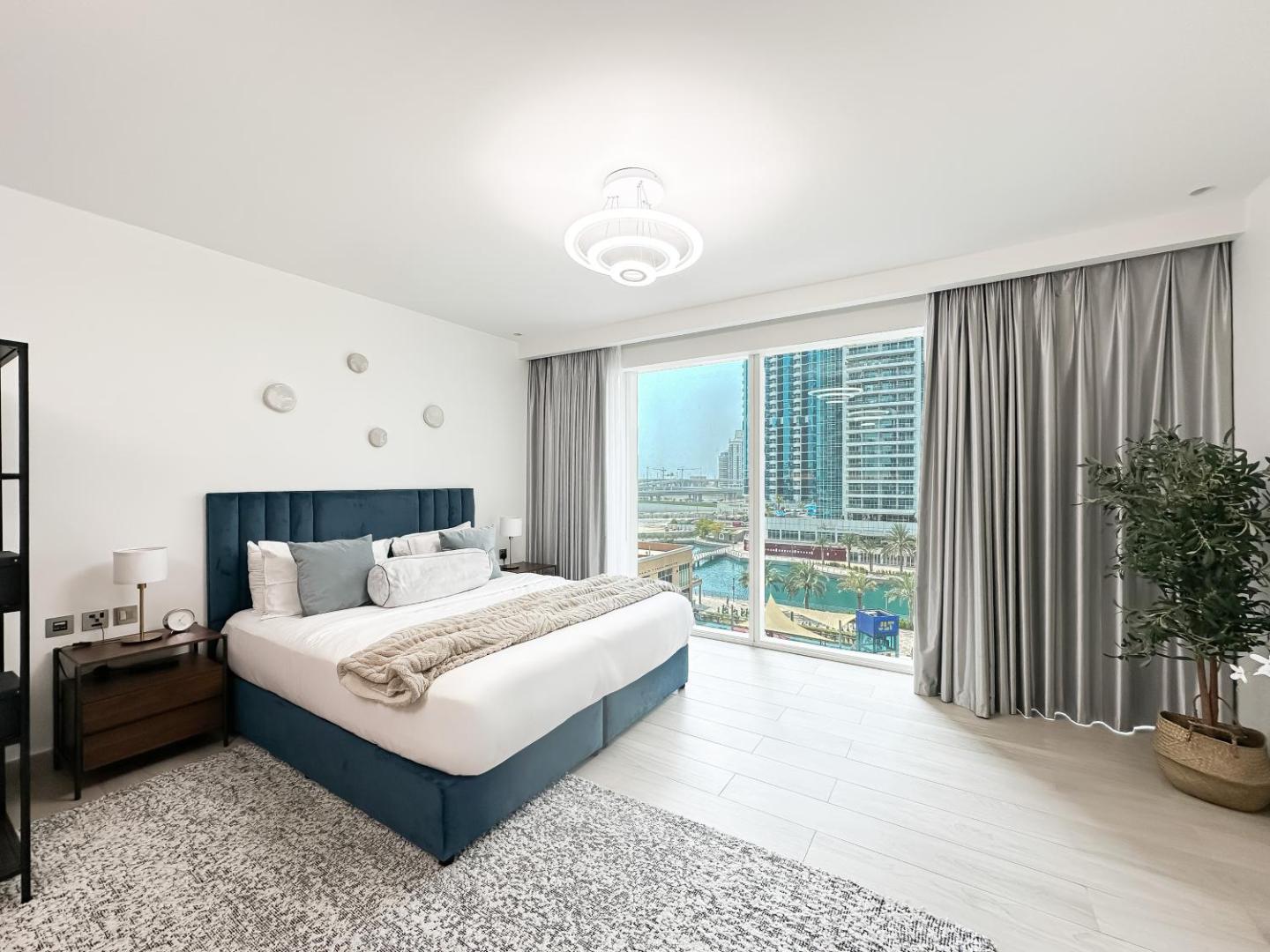 Bilde 3: Trophy - Luxurious Studio Apartment in JLT w Golf Simulator