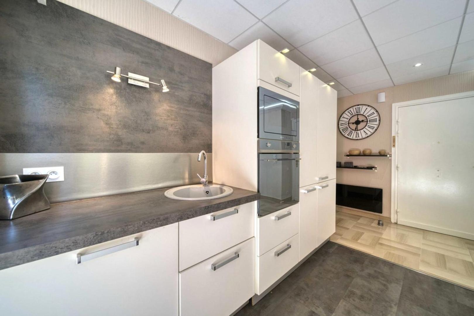 REF 1413 - Cannes Center Appartment for rent photo 9