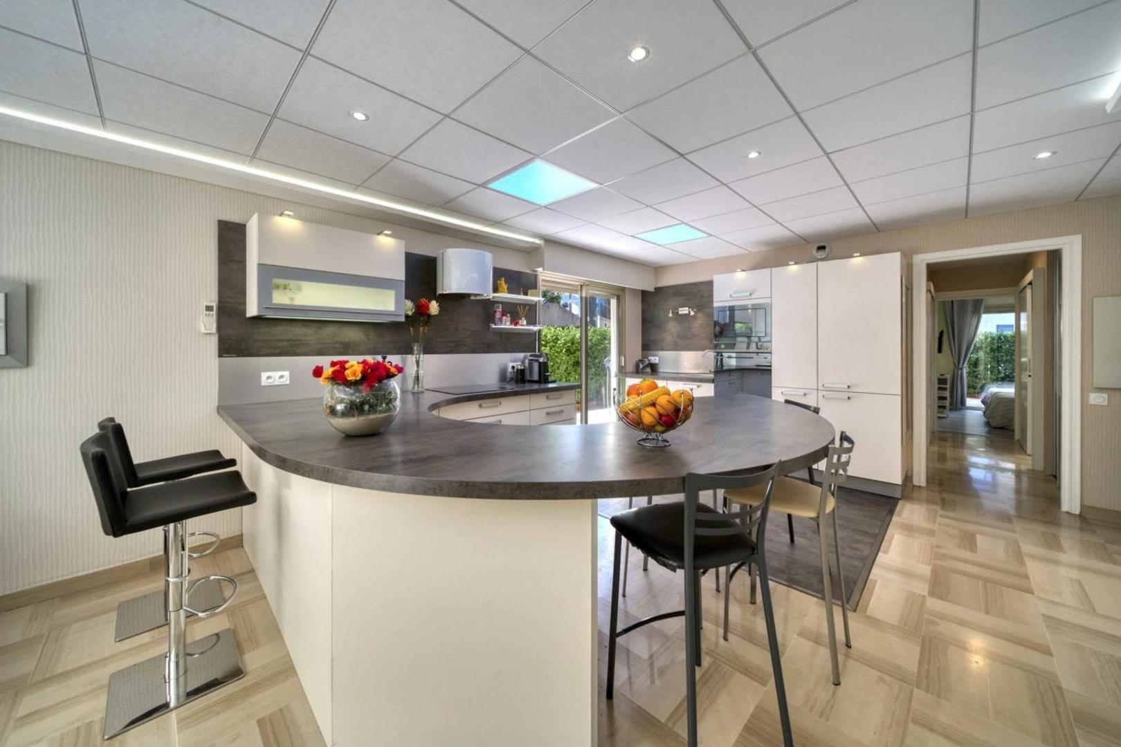 REF 1413 - Cannes Center Appartment for rent photo 8