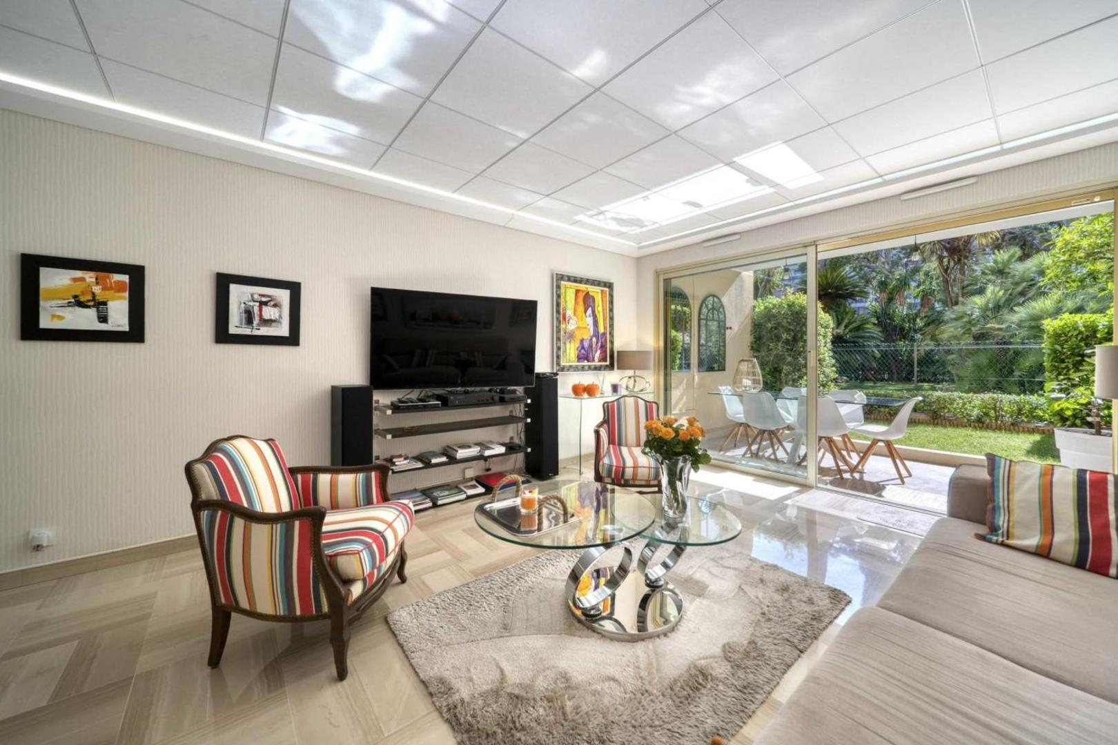 REF 1413 - Cannes Center Appartment for rent photo 4