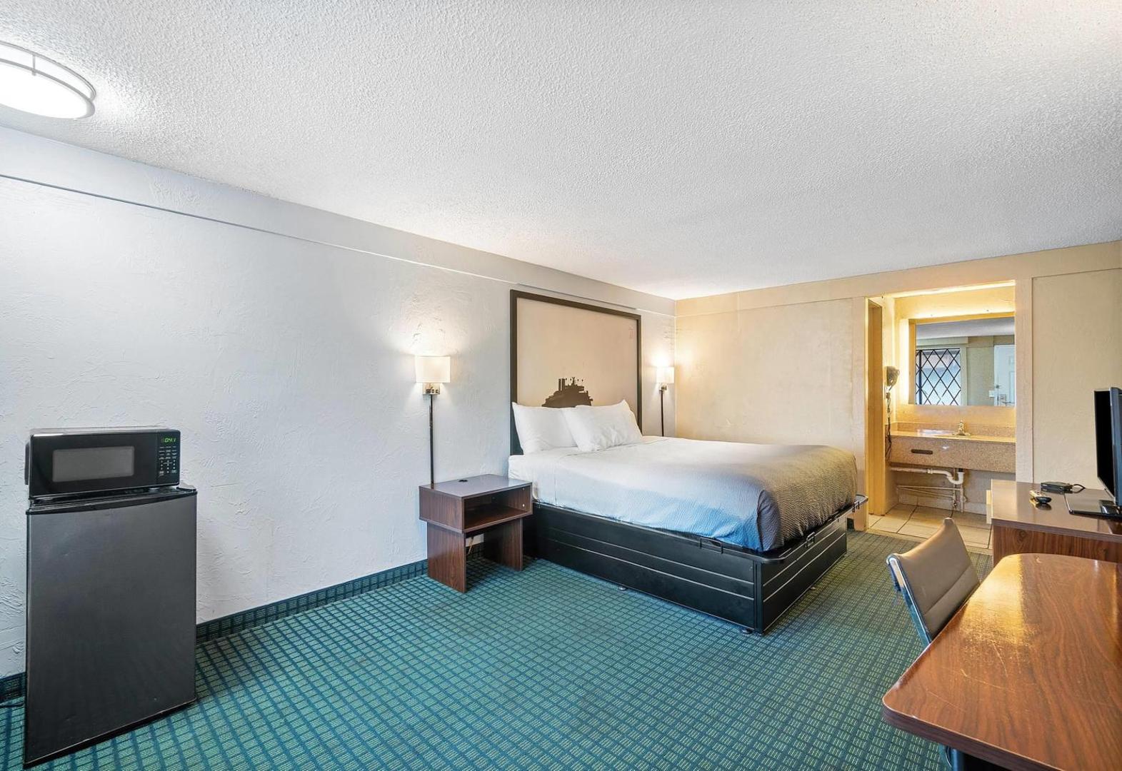 Foto 11: Super 8 by Wyndham Lantana West Palm Beach