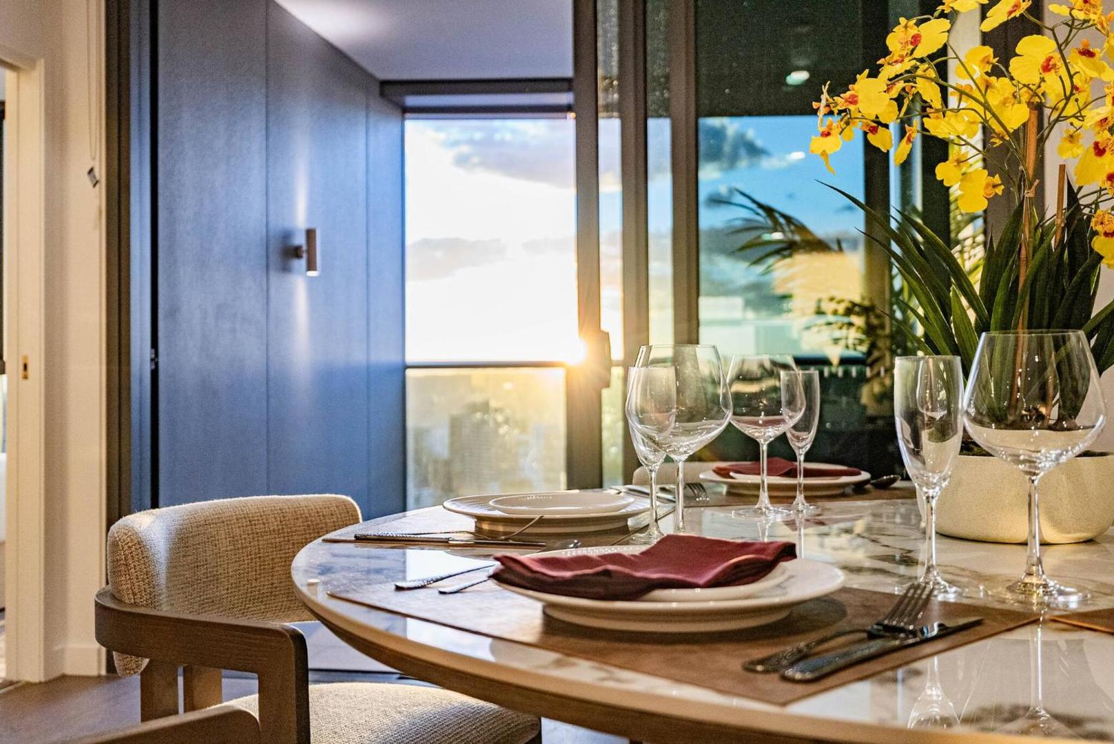 Bilde 2: 3Bed Apt in Queen's Wharf - level 33 City and Riverview with Carpark
