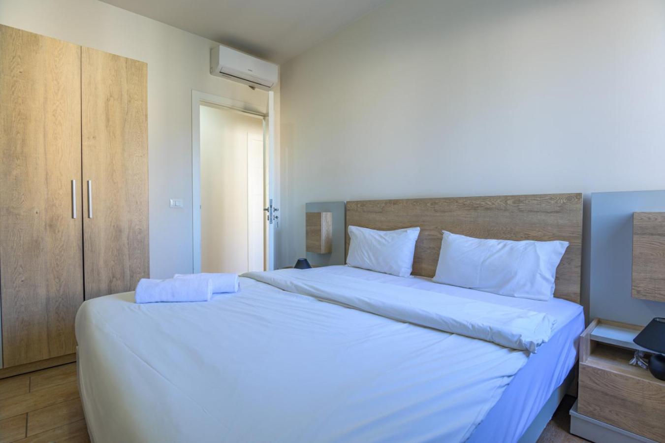 Фотография 8: Elevate - Sleek 2-BR Apt by Santa Maria, Jal el Dib