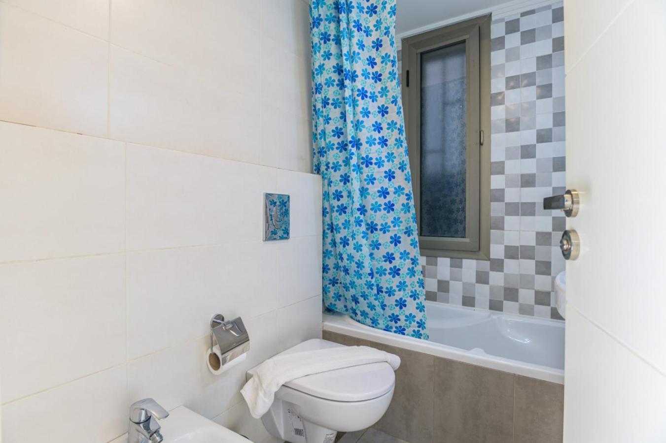 Фотография 10: Elevate - Sleek 2-BR Apt by Santa Maria, Jal el Dib