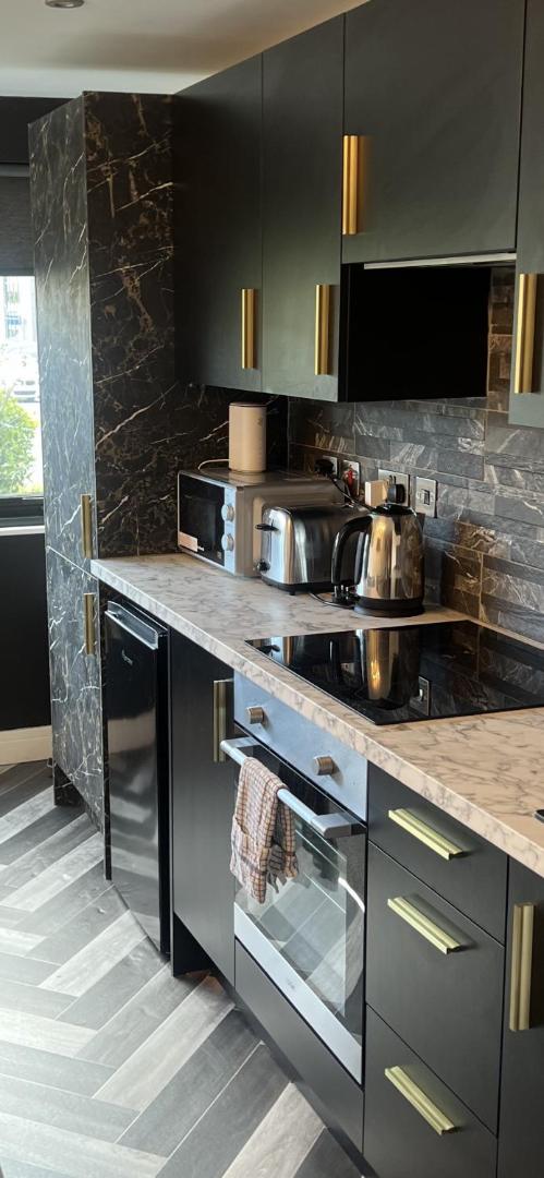 Spacious & Stylish Self Contained Studio Apartments photo 8