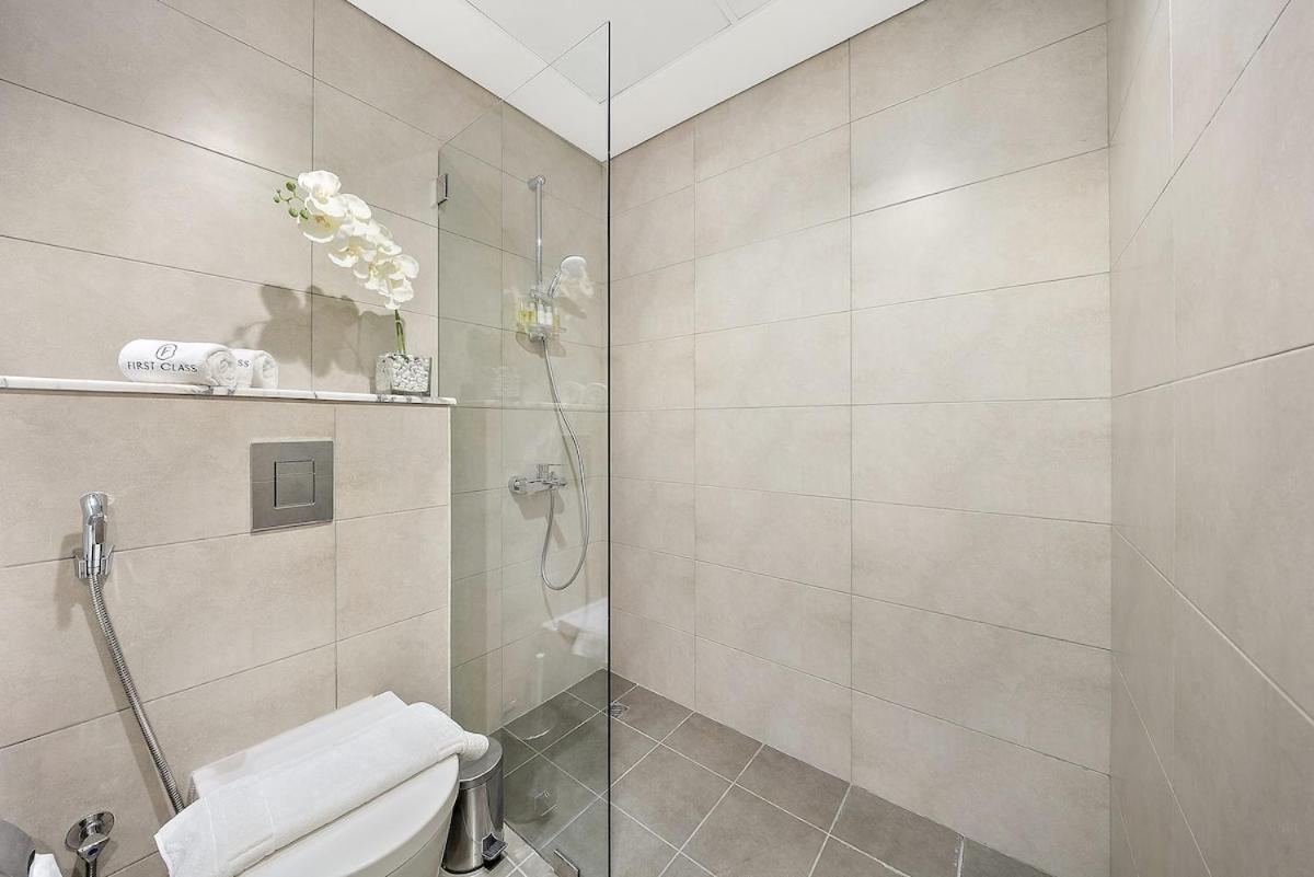 Billede 5: Chic Studio in Dubai with Pool View Retreat Near Business Bay & Jumeirah Beach