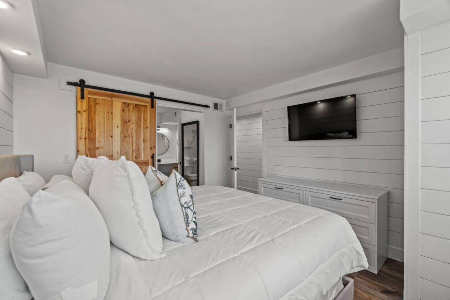 Φωτογραφία 10: Summit 803 - Luxury Beach Resort Condo 1-6 People