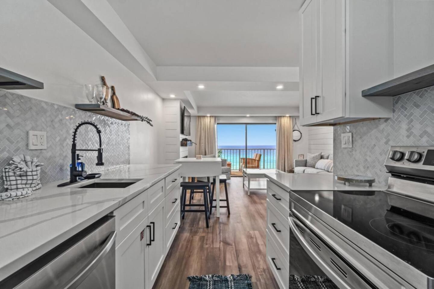 Φωτογραφία 8: Summit 803 - Luxury Beach Resort Condo 1-6 People