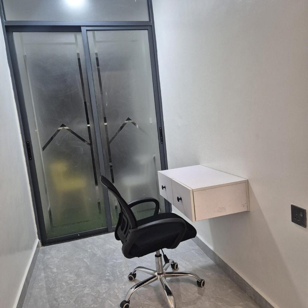 Fotografie 5: Haven 902 - Modern, Stylish & Comfy 1 Bedroom Apartment With Workspace, Secure Parking, CCTV, Restaurant ,Gym, Sauna And City Views in Nairobi, Kilimani Area