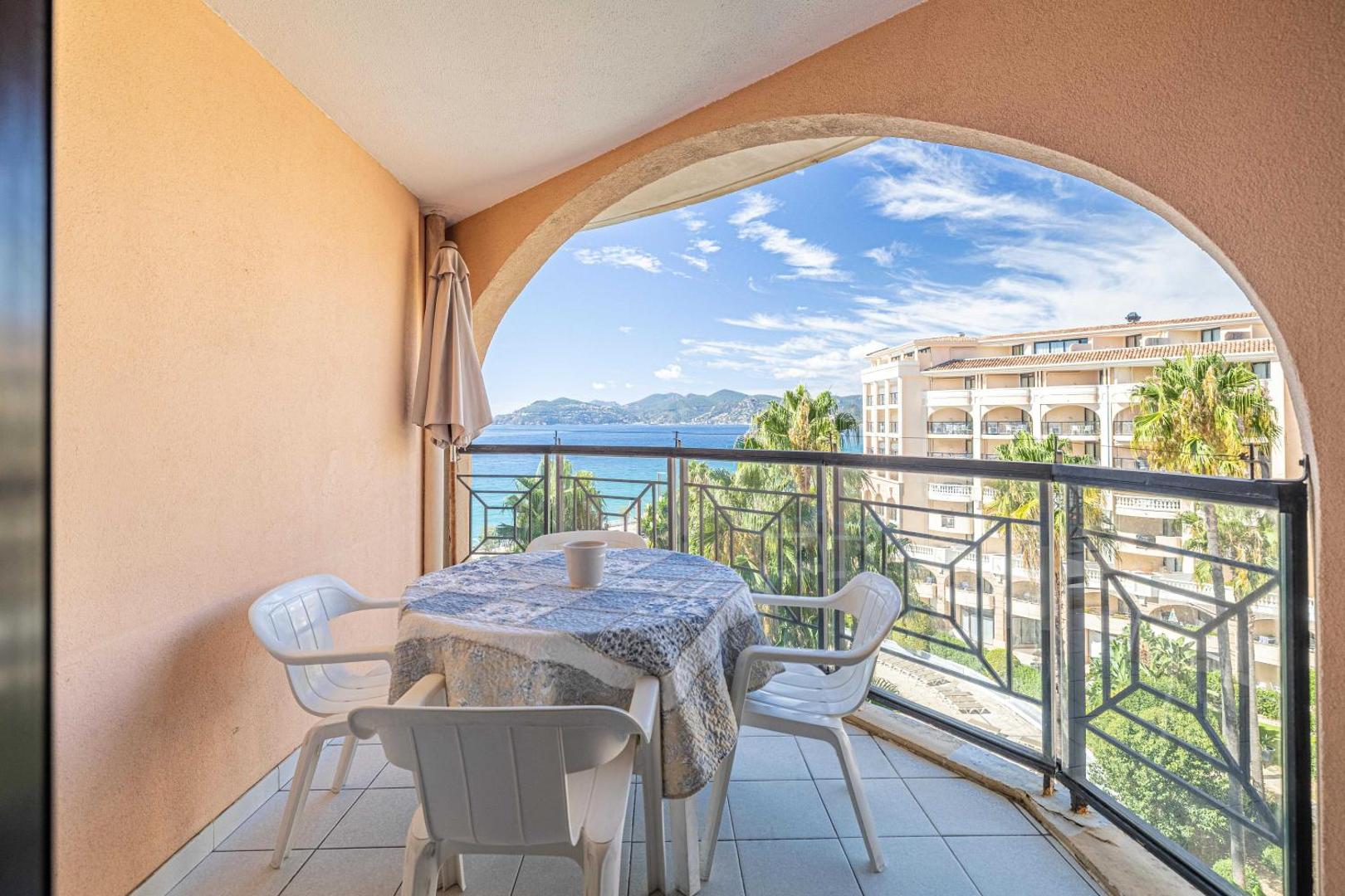 Foto 2: Charming flat with sea view - 1BR - 2P - Cannes