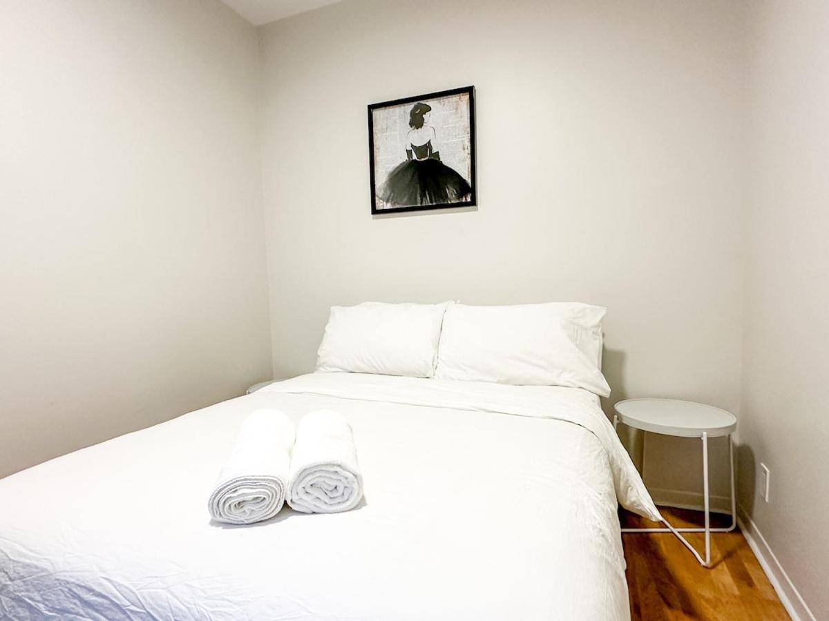 Chic & Fully Furnished 2-Bedroom Apartment in Prestigious Westmountの写真4