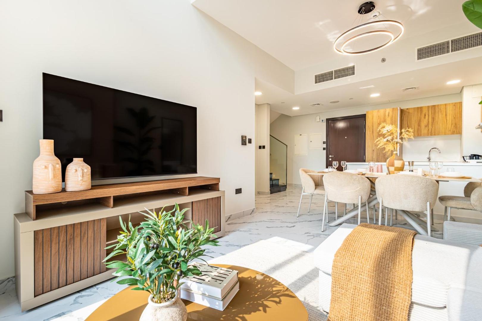 Fotografie 8: 3BDR Duplex - 5 min walk from Cleveland, ADGM & Galleria Mall - Maryah Island & ADGM - Huge Balcony - Full Canal & City Views - Perfect for Families & Groups