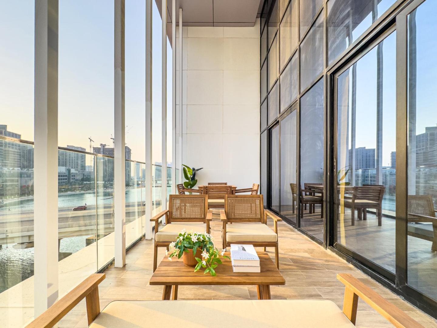 Fotografie 10: 3BDR Duplex - 5 min walk from Cleveland, ADGM & Galleria Mall - Maryah Island & ADGM - Huge Balcony - Full Canal & City Views - Perfect for Families & Groups