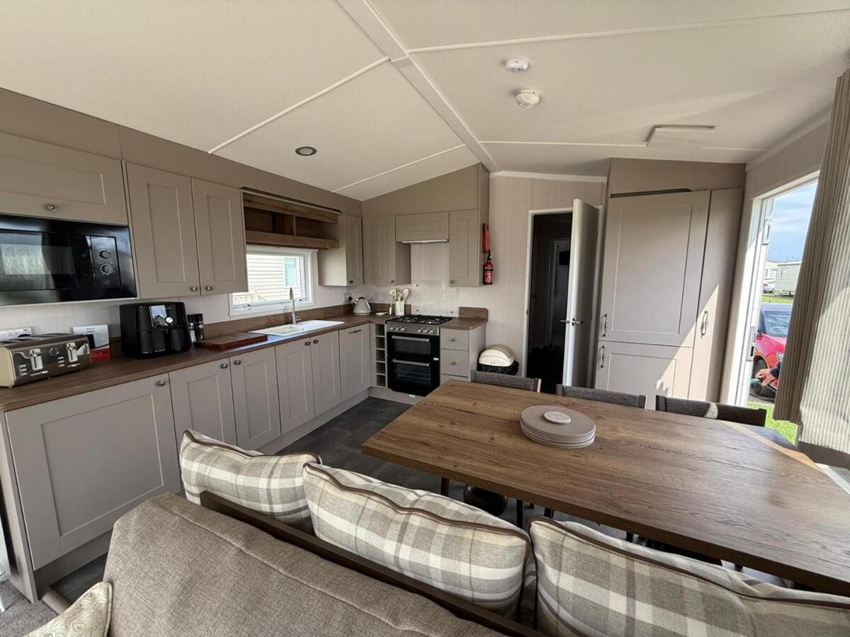 Foto 2: Paddocks 24 - Coastfields Holiday Village - Meadow Lakes Caravan Hire