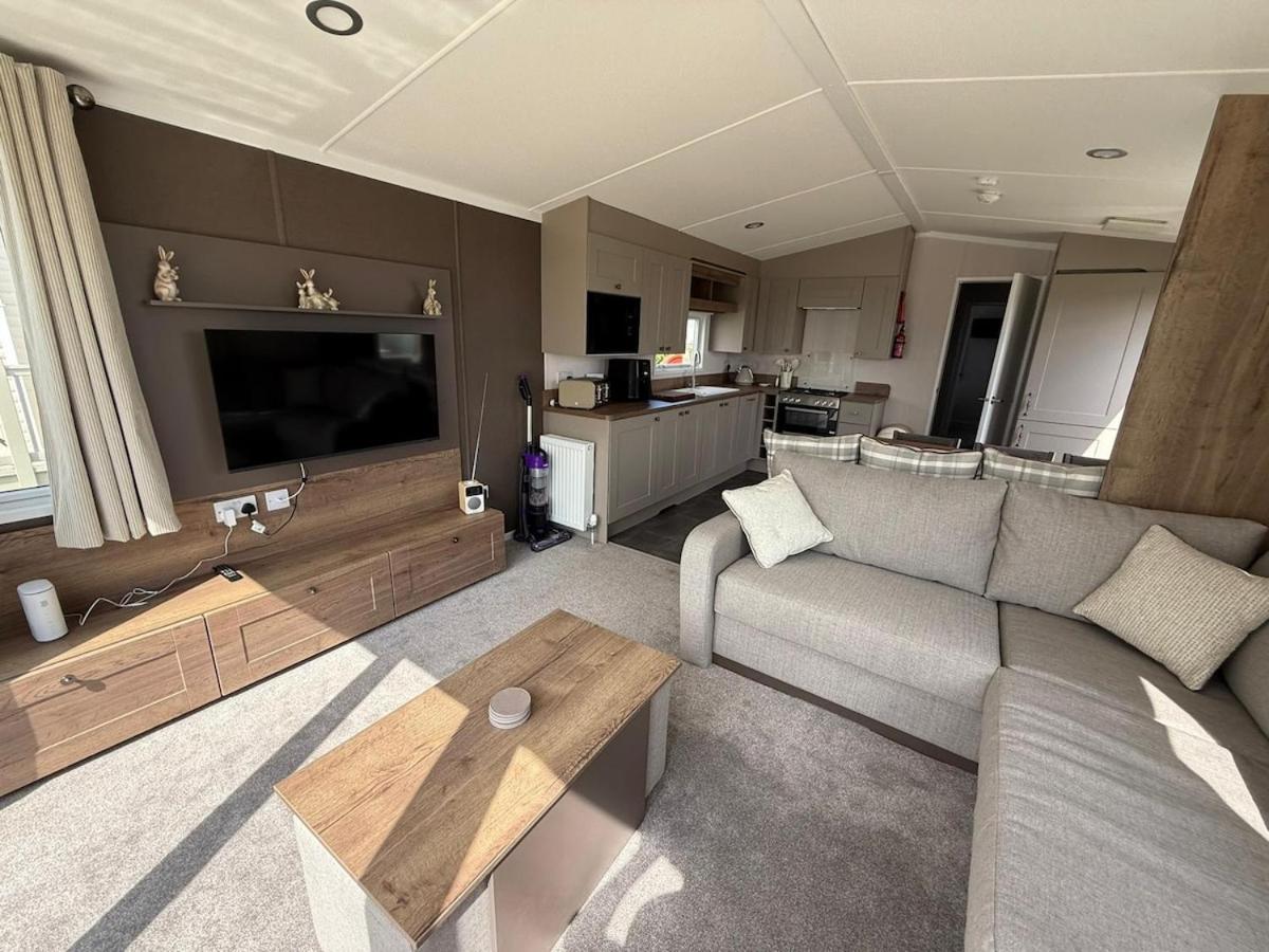 Foto 6: Paddocks 24 - Coastfields Holiday Village - Meadow Lakes Caravan Hire