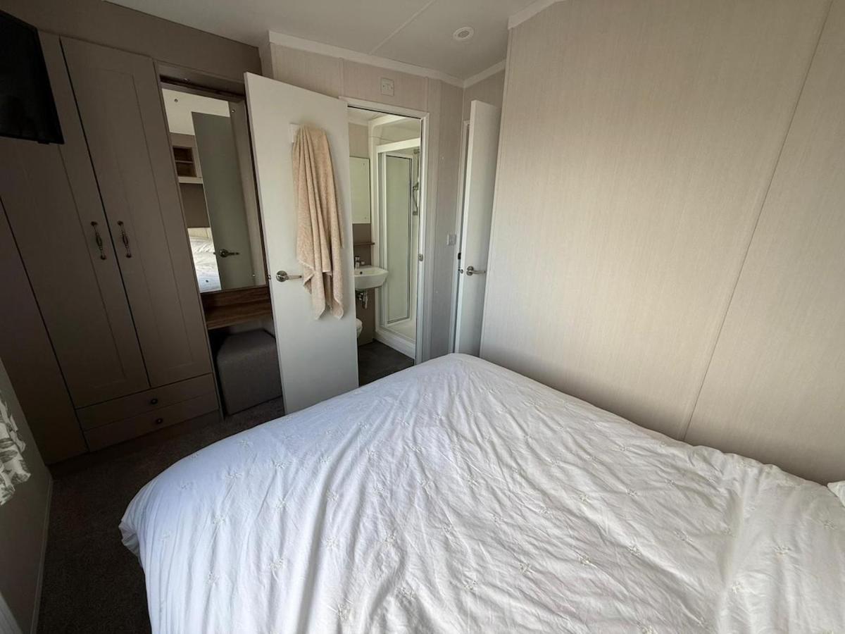 Foto 8: Paddocks 24 - Coastfields Holiday Village - Meadow Lakes Caravan Hire