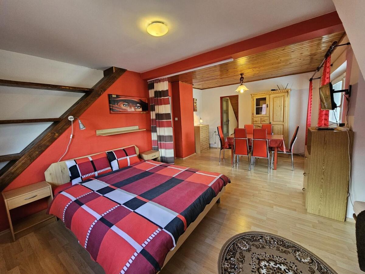 Фотография 2: Spacious accommodation by the mountains - 9 beds