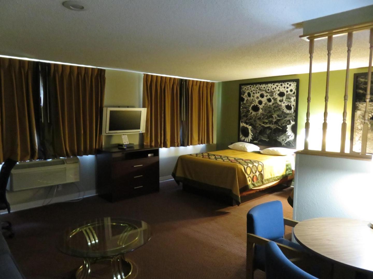 Фотография 2: Super 8 by Wyndham Ankeny/Des Moines Area