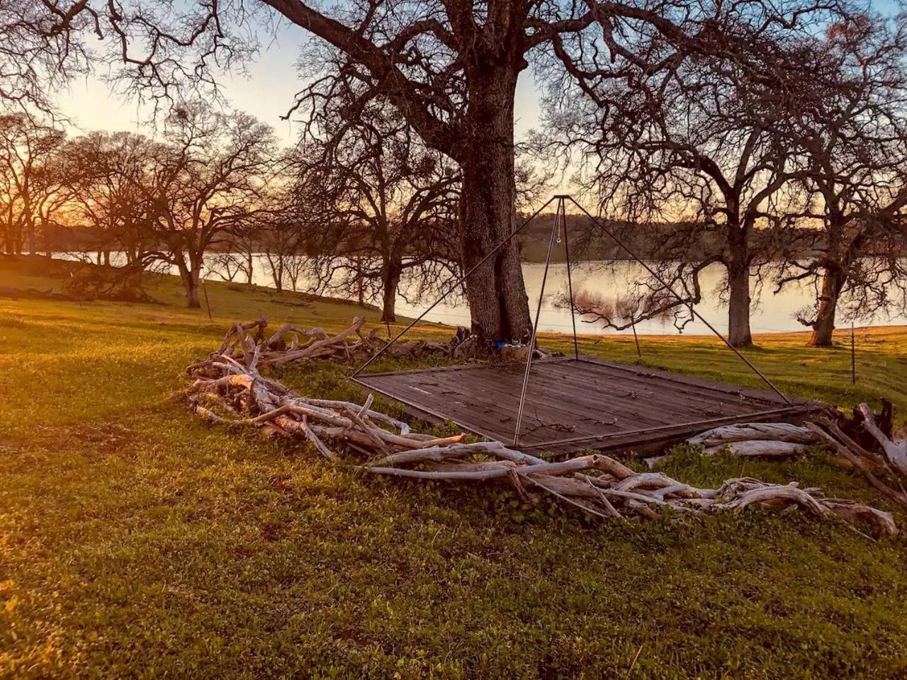 Billede 5: Cute, Lakeside Glamping Bell Tent #2, Wheatland, California