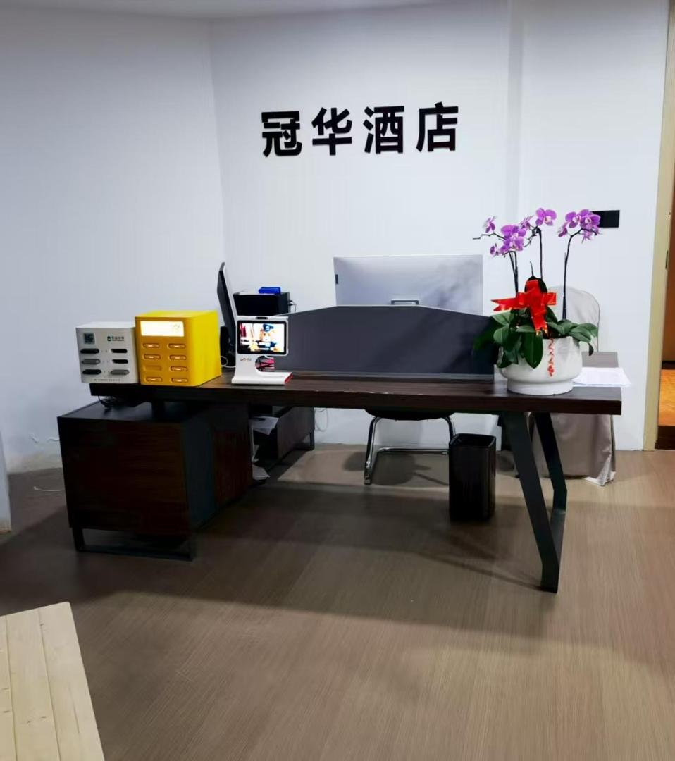 Fotografia 10: 上海虹桥冠华酒店 - 北新泾地铁站