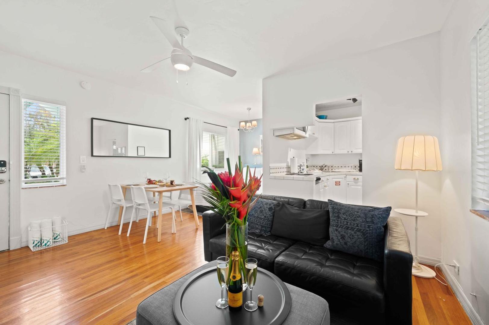 Bild 5: Studio by the Beach Lush Patio w BBQ Queen Bed Breakers Key Two H0MES