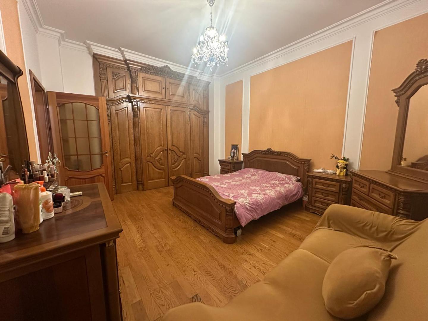 Фотография 5: Large & Comfortable 4-Bedroom Flat in Downtown
