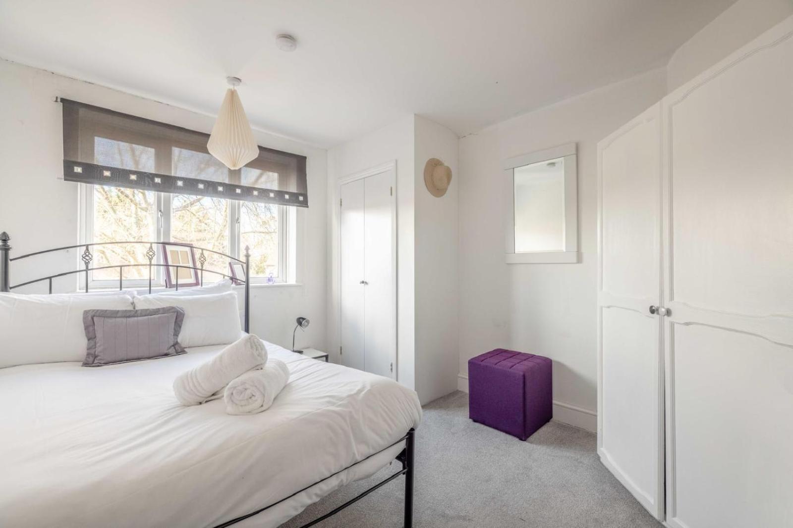 Foto 6: Contractor & Group Stay 6-Bed House with Parking