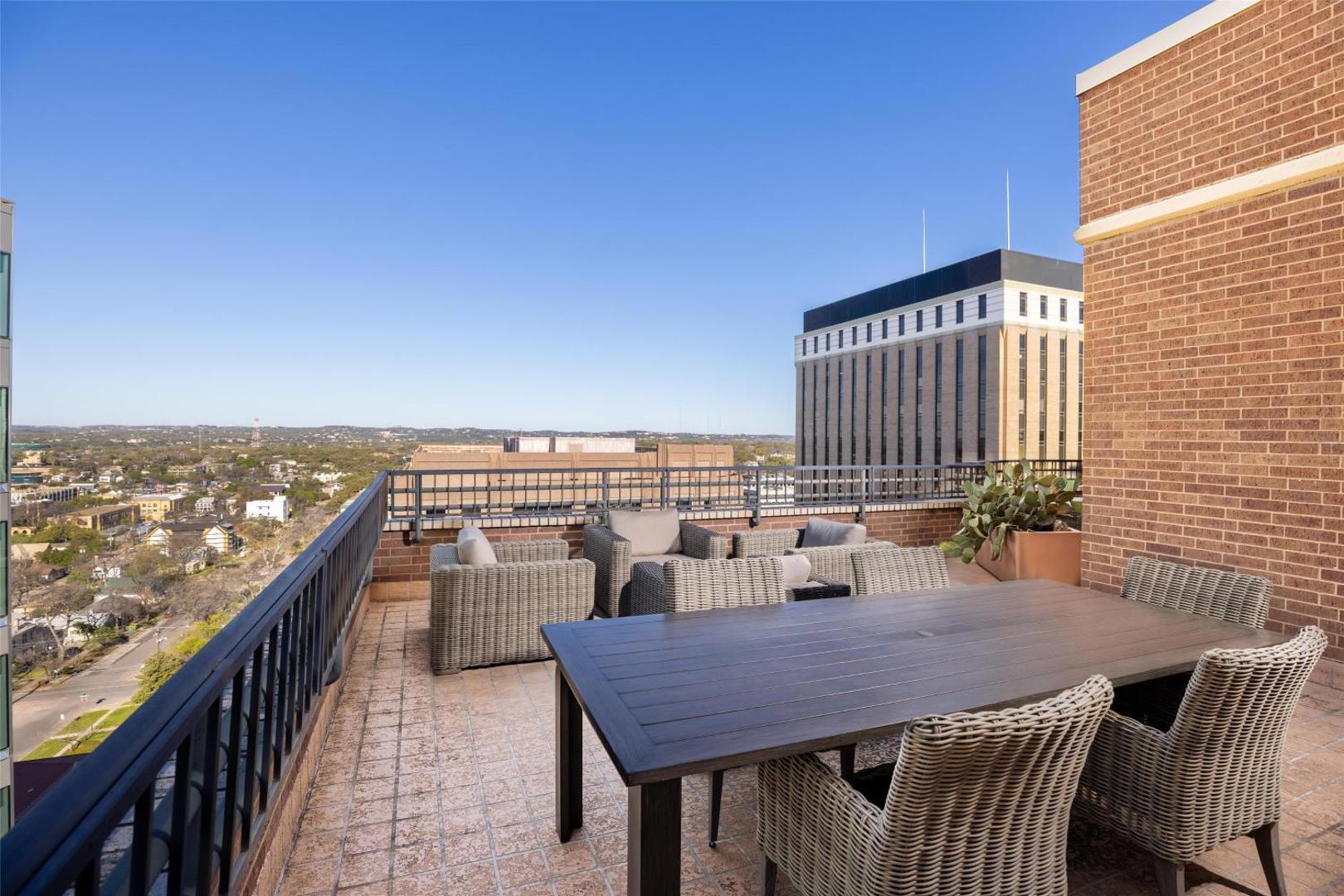 Foto 6: DoubleTree Suites by Hilton Austin Downtown Capitol