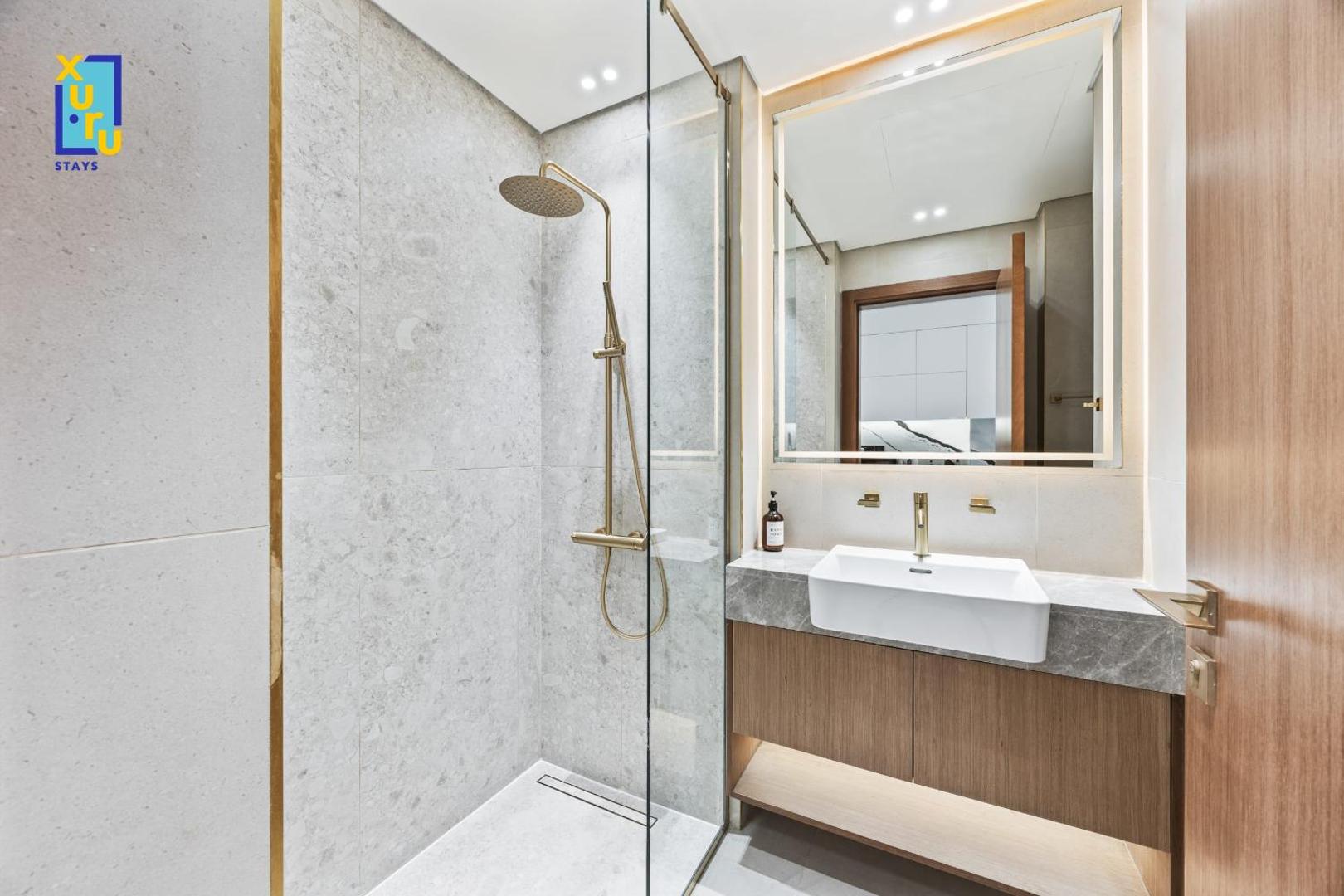 Billede 2: Timeless & Textured Studio w Jacuzzi Trillionaire