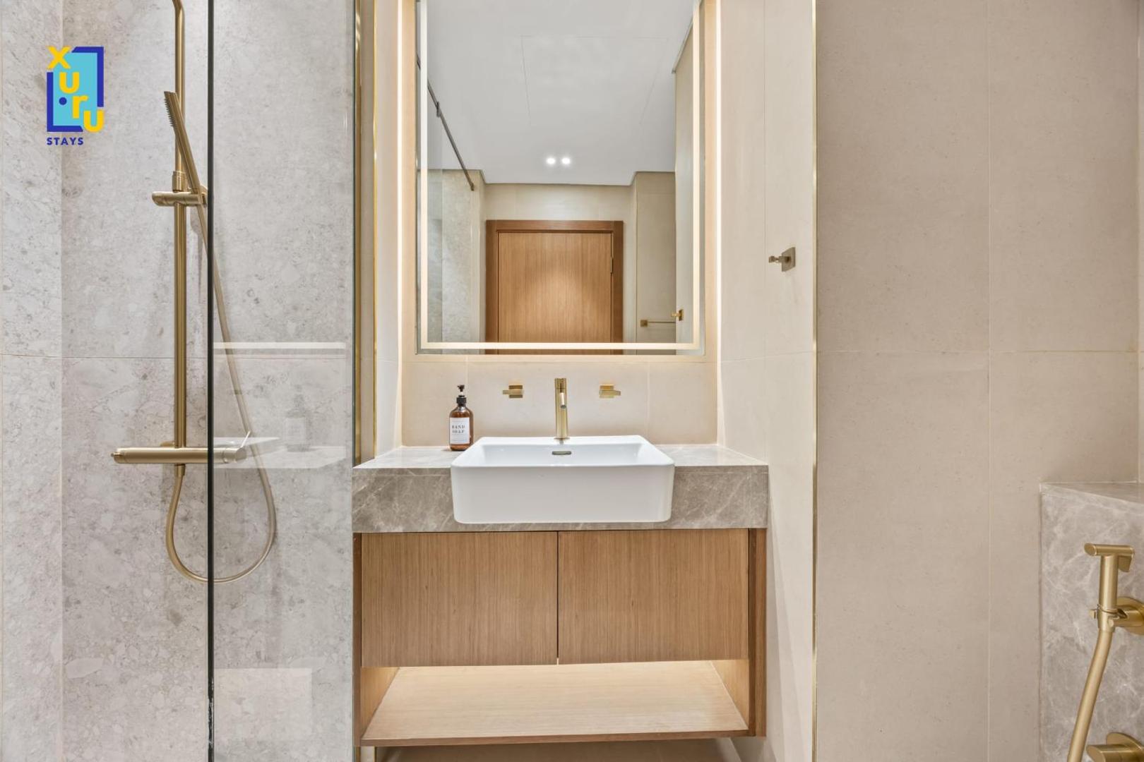 Billede 8: Timeless & Textured Studio w Jacuzzi Trillionaire