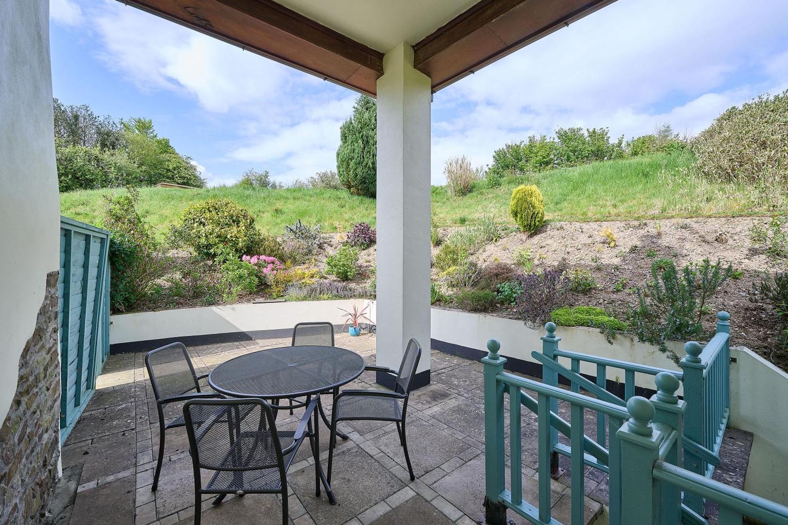 Host & Stay - Coombe Cottage photo 3