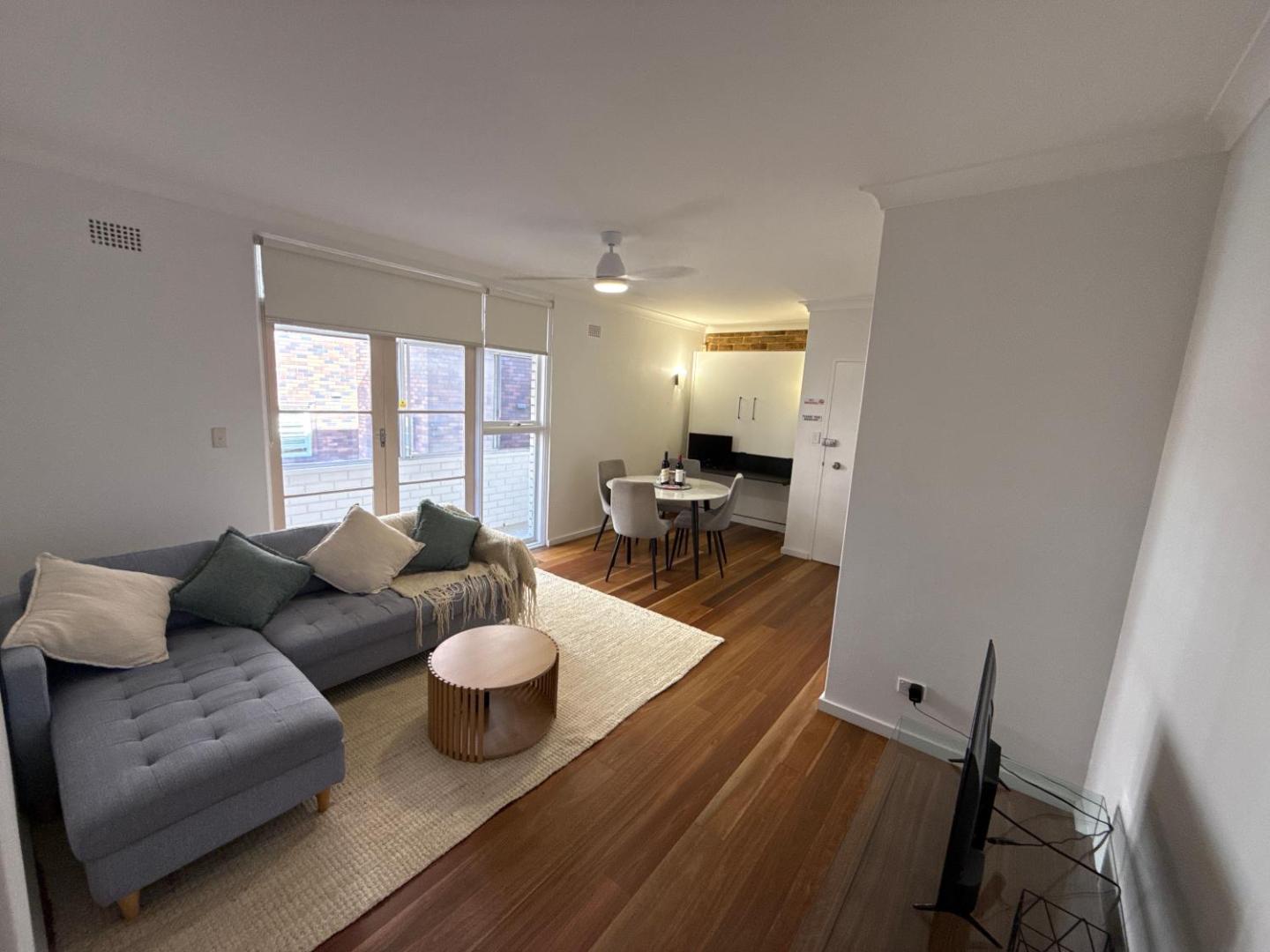 Foto 4: Randwick Shared Apt with Study & built in wardrobe