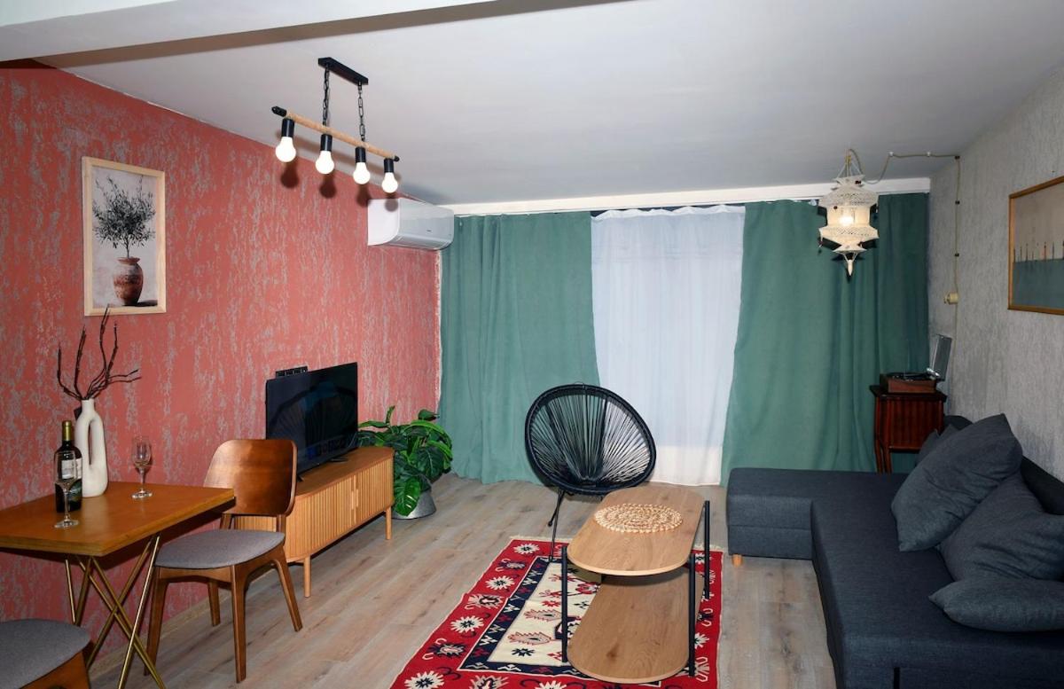 Zdjęcie 3: Warm & Stylish 2-Room Studio Attic in Old Tbilisi Apart 7