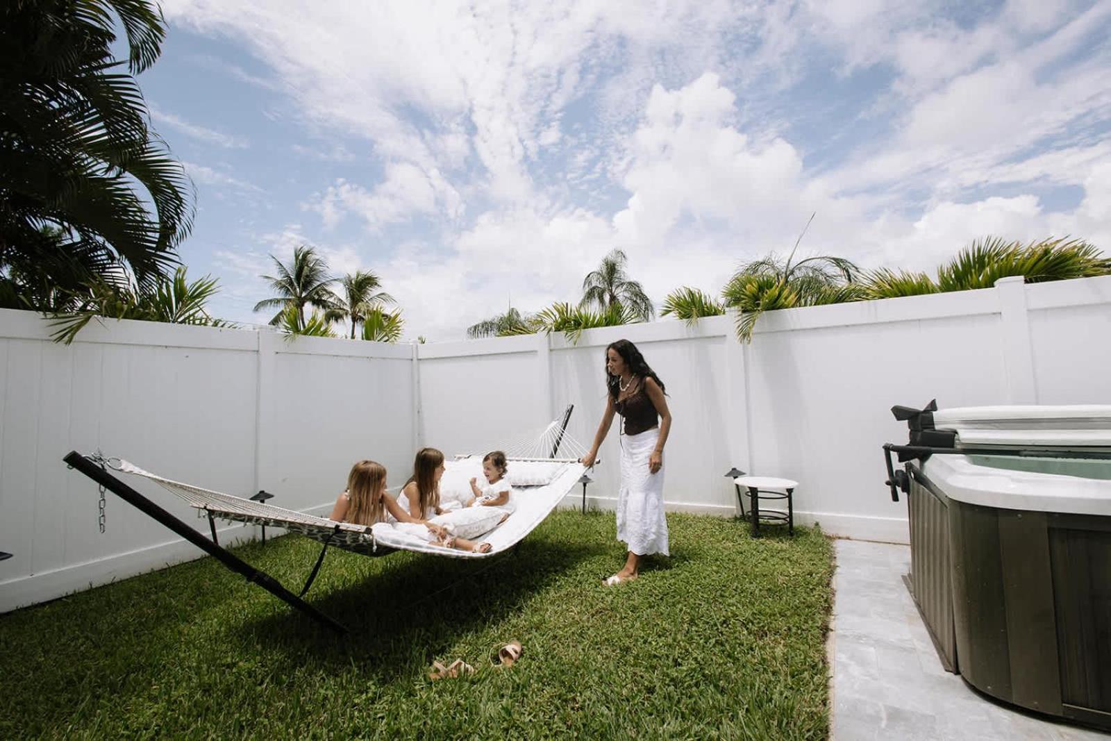 Фотография 5: Spacious Studio in the Heart of FTL Hot Tub